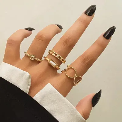 Vintage Golden Circle Decor Finger Ring Set (4 pcs)